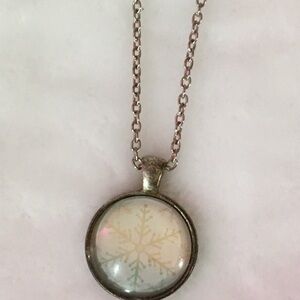 Elegant Silver Snowflake Pendant Necklace